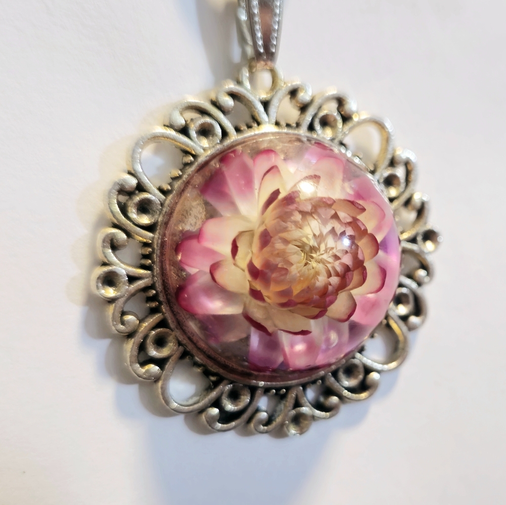 Real flower necklace